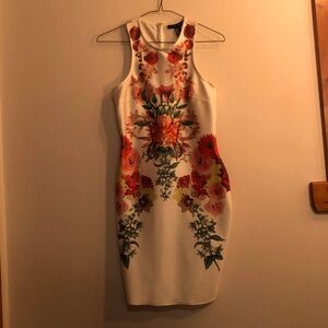 Floral bodycon mini dress size S never worn Forever 21